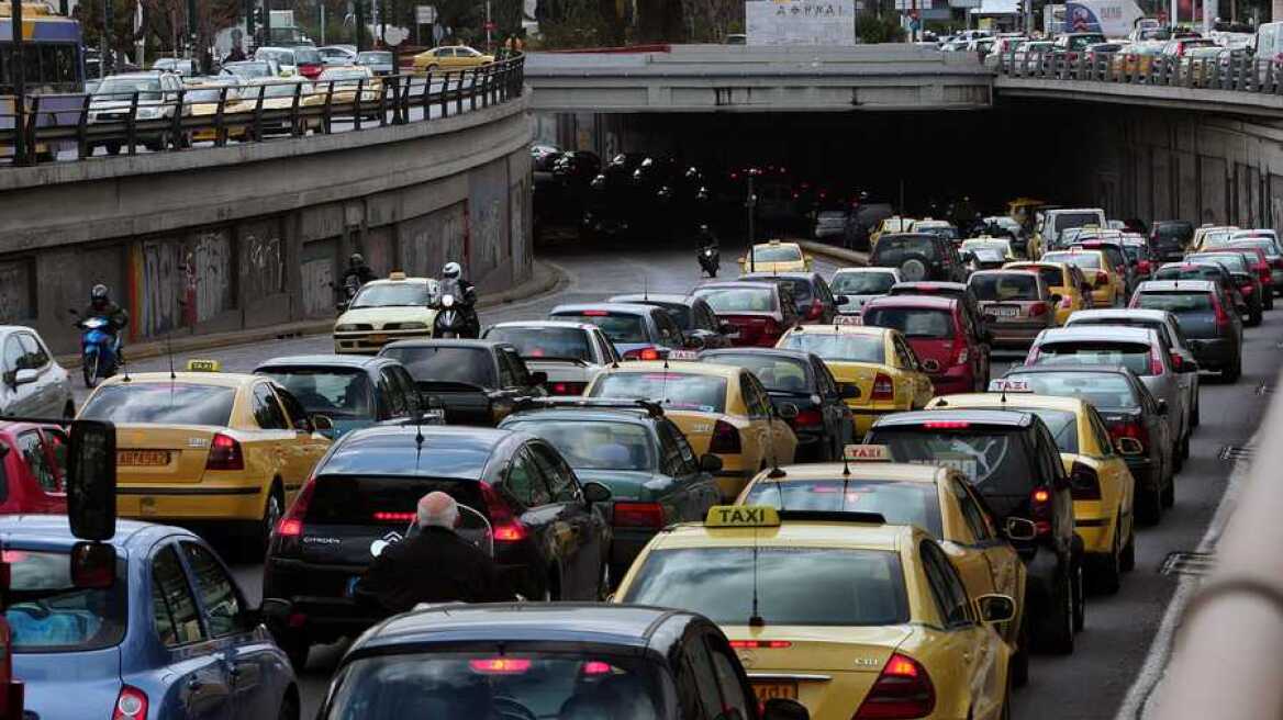 Τέλη κυκλοφορίας: Στα νεότερα αυτοκίνητα ρίχνει το βάρος η κυβέρνηση