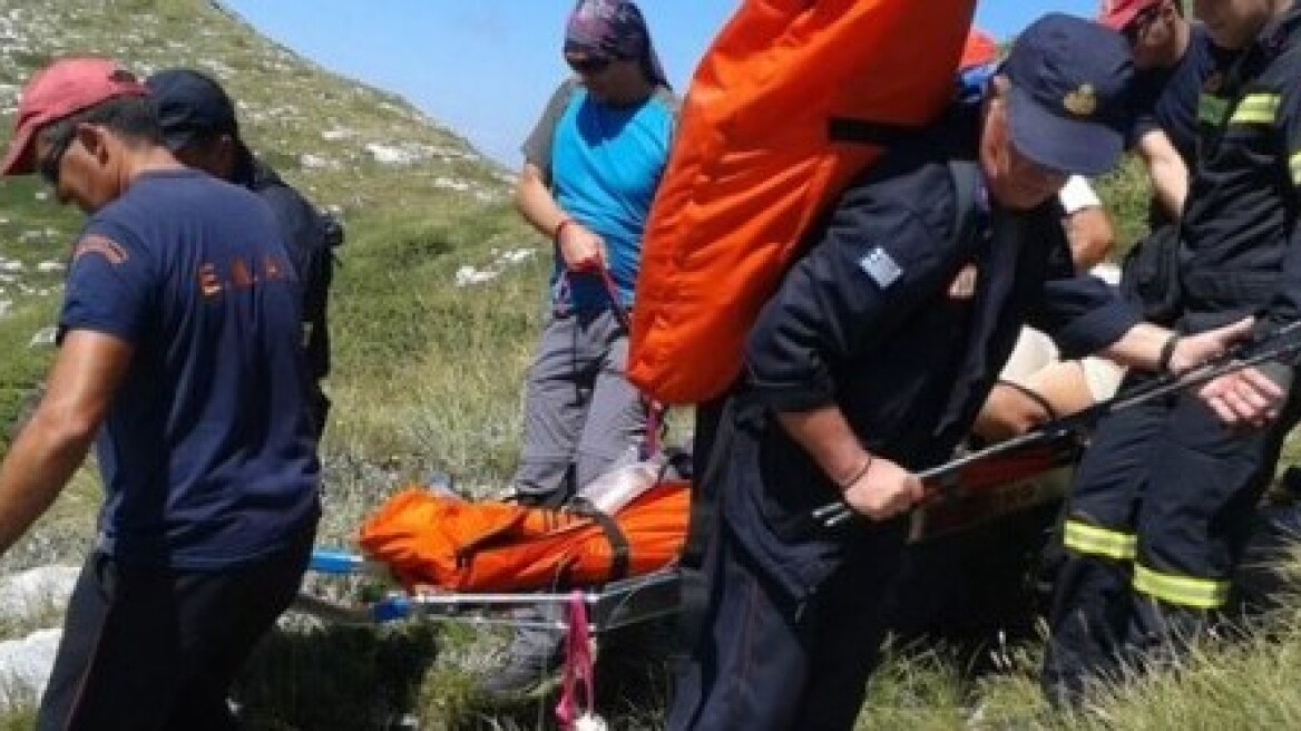 Χανιά: Η τουρίστρια με τα σπασμένα πόδια μόλις είδε το ΕΚΑΒ… περπάτησε!