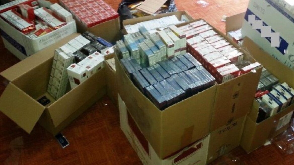 Πάτρα: Ζευγάρι πωλούσε λαθραία τσιγάρα και καπνό