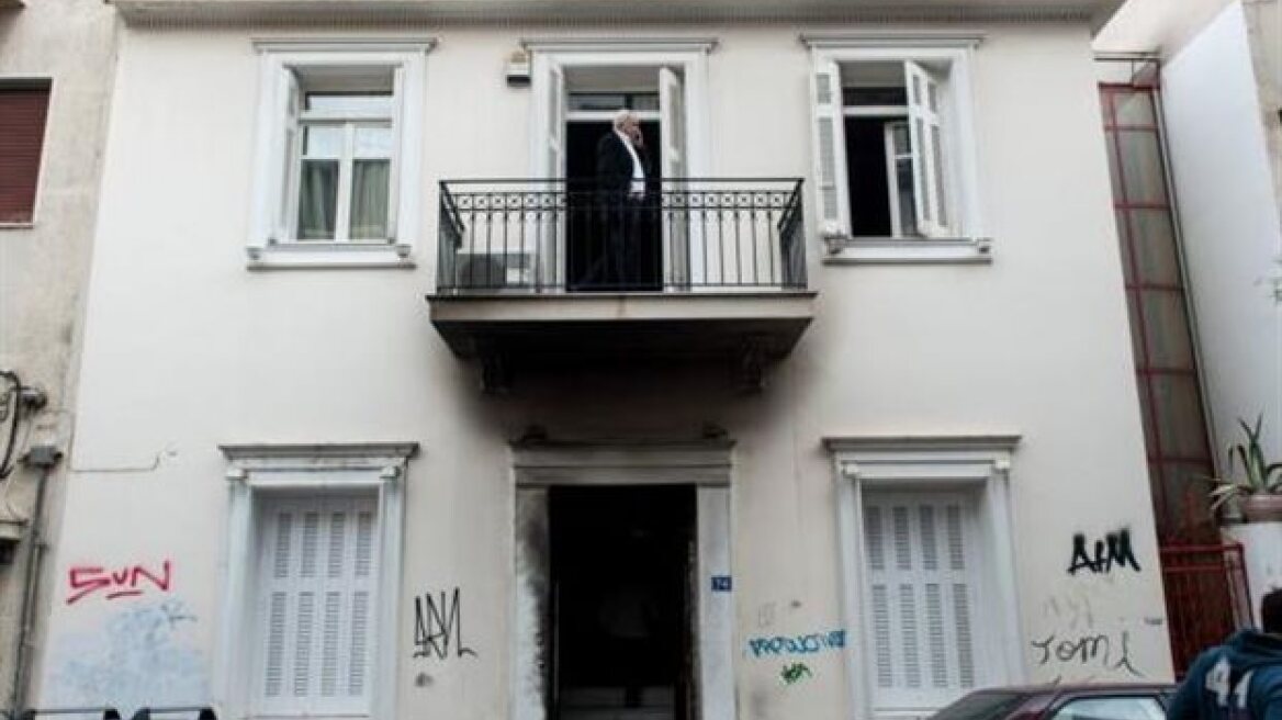 Νέα επίθεση με μολότοφ στο σπίτι του Αλέκου Φλαμπουράρη
