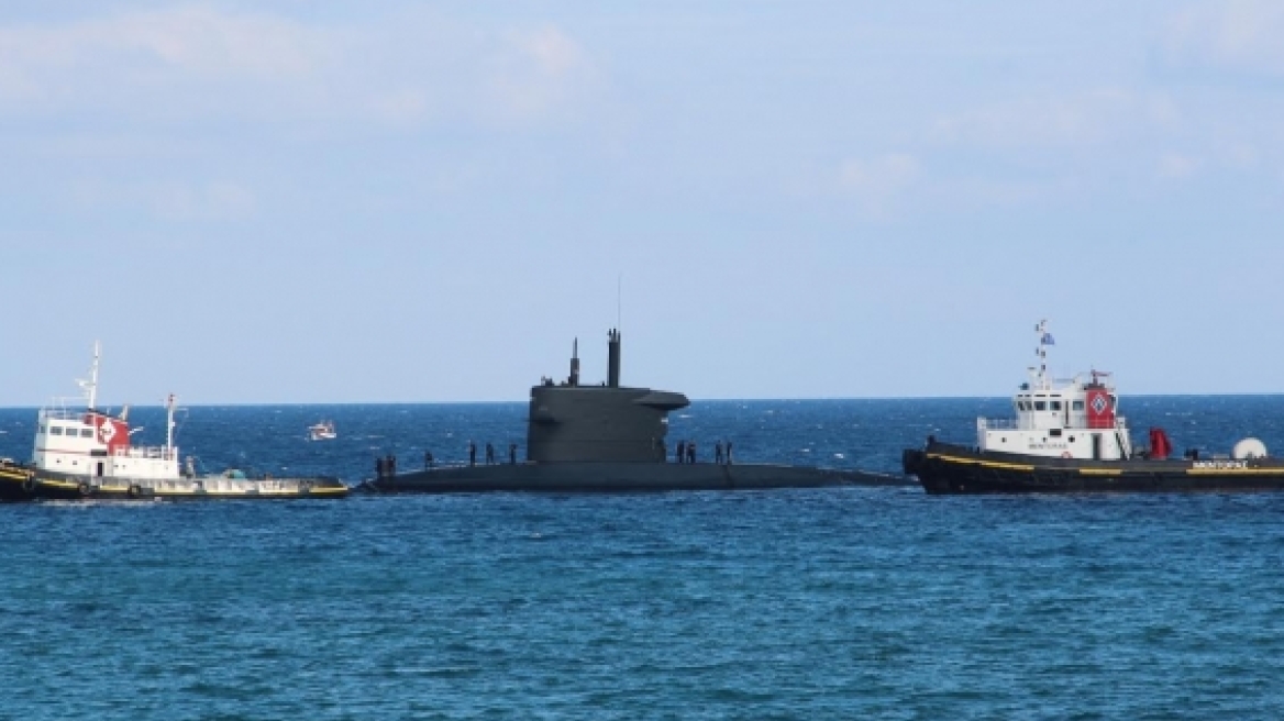Φωτογραφίες: Η εντυπωσιακή είσοδος oλλανδικού υποβρυχίου στο λιμάνι του Ηρακλείου 