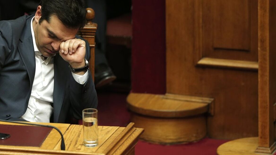 Open fronts on all matters put off Tsipras cabinet reshuffle