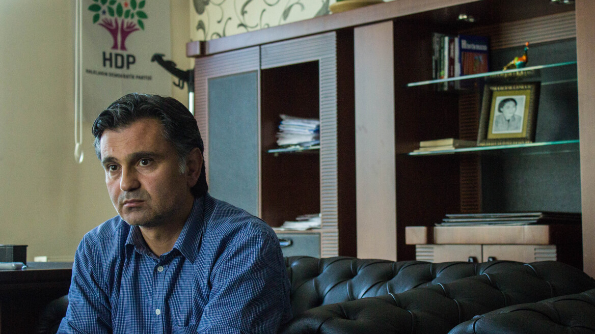 Βουλευτής των Κούρδων μιλά για «κατάληψη» 16 νησιών από την Ελλάδα