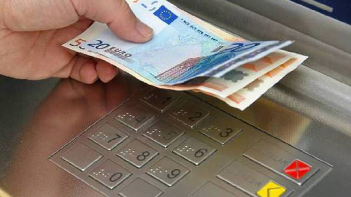 Έκλεψε την κάρτα φίλης της και έκανε αναλήψεις