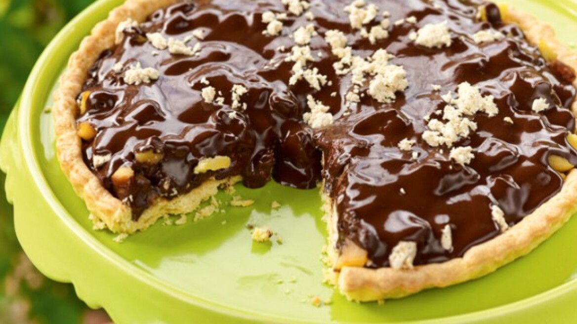 Apple, tahini halva, raisins and chocolate tart