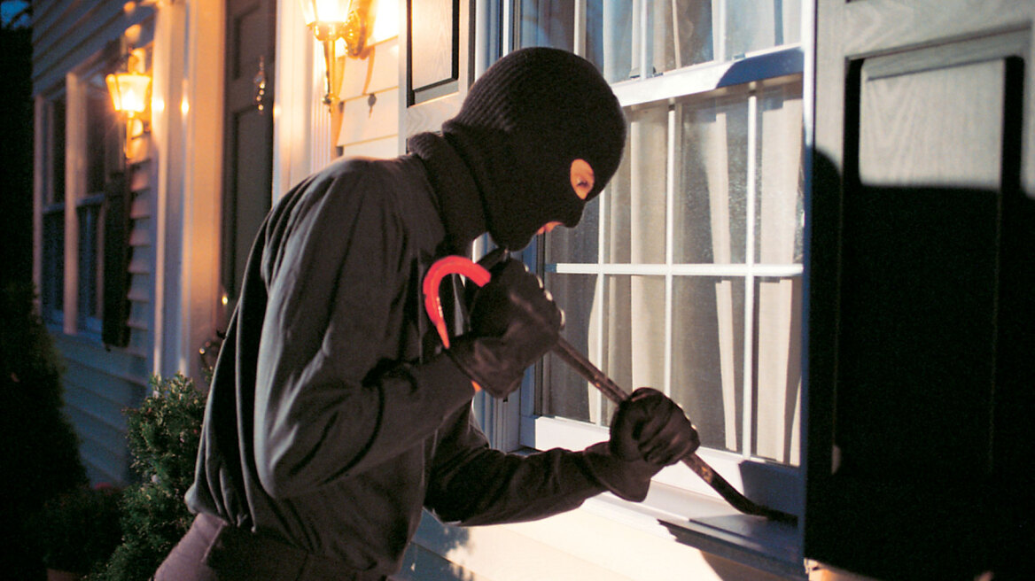 Εξιχνιάστηκαν διαρρήξεις σε Πρέβεζα, Κέρκυρα και Κόρινθο