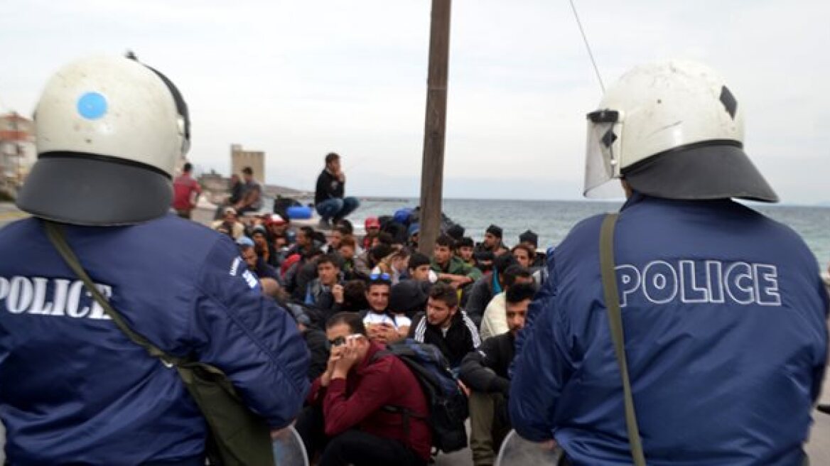 Κλεφτοπόλεμος μεταξύ αστυνομικών και προσφύγων στη Μυτιλήνη 