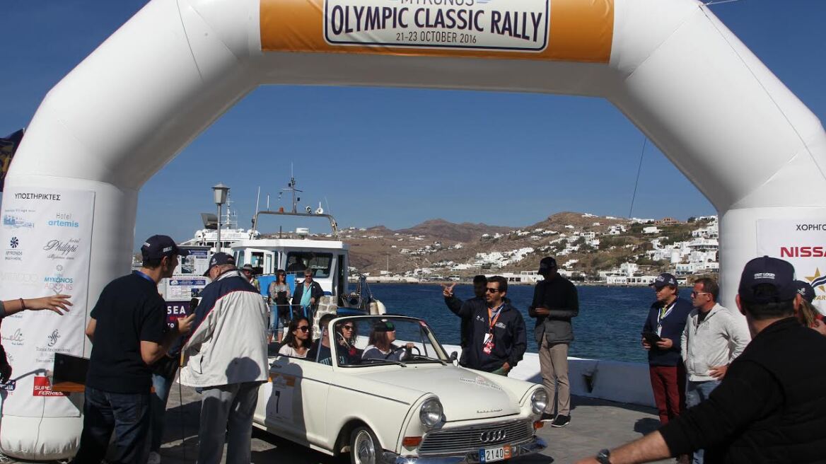Φωτογραφίες: Αθάνατα αυτοκίνητα στην... πίστα της Μυκόνου