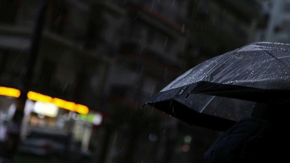 Σε ισχύ το έκτακτο δελτίο της ΕΜΥ: Κρύο και καταιγίδες όλο το τριήμερο 