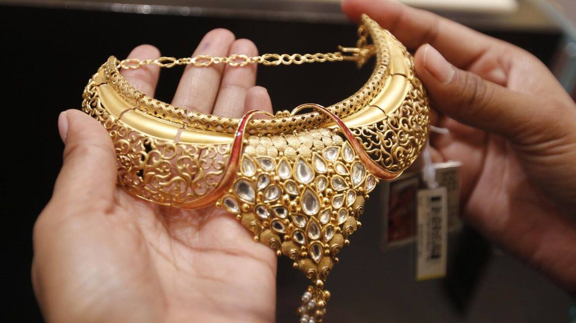 Το αφεντικό τρελάθηκε: Ινδός μοίρασε 1.260 αυτοκίνητα και 400 διαμερίσματα στους υπαλλήλους του