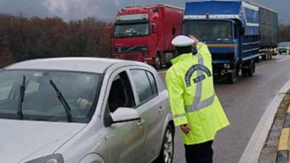 Πατρών-Αθηνών: «Γολγοθάς» η επιστροφή των εκδρομέων του τριημέρου- Ουρές χιλιομέτρων