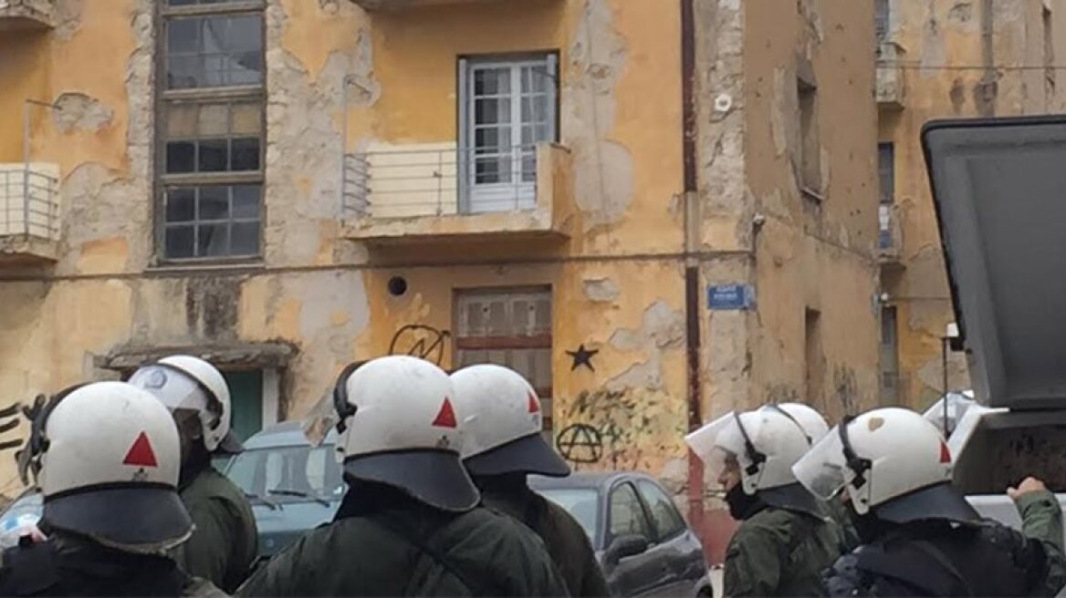 Anarchists clash with riot police in Athens (video-photos)