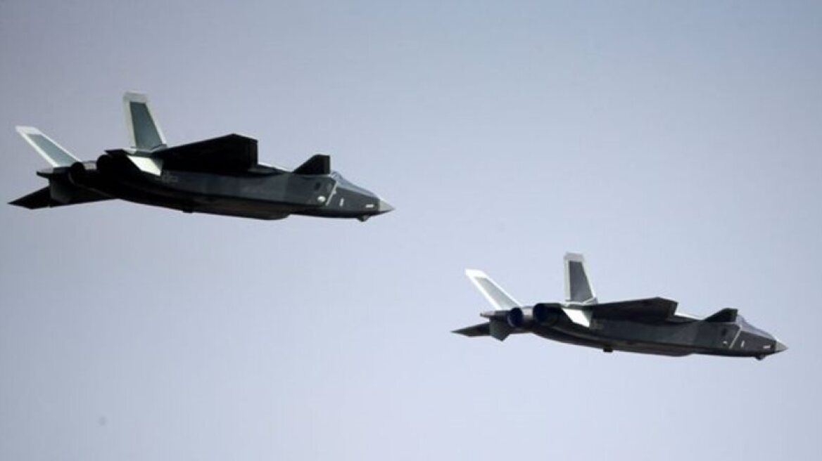 China shows its new stealth fighter jet (video)