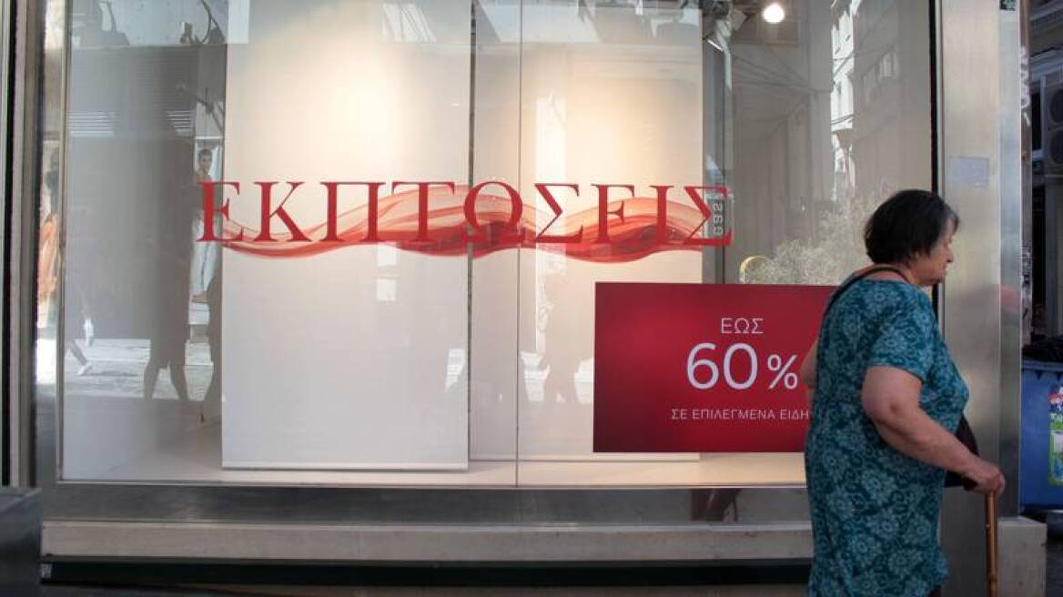 Πρώτη του μήνα με ενδιάμεσες εκπτώσεις στα καταστήματα 