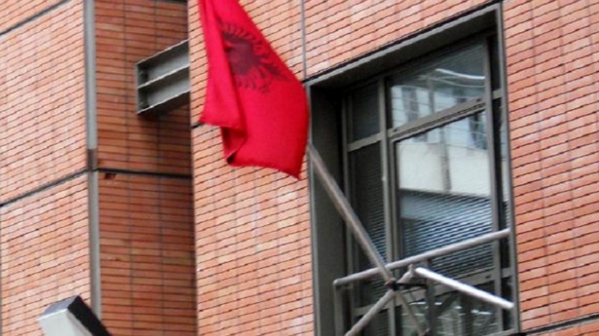 Διάβημα στον πρέσβη της Αλβανίας για τις κατεδαφίσεις σπιτιών στη Χειμάρρα