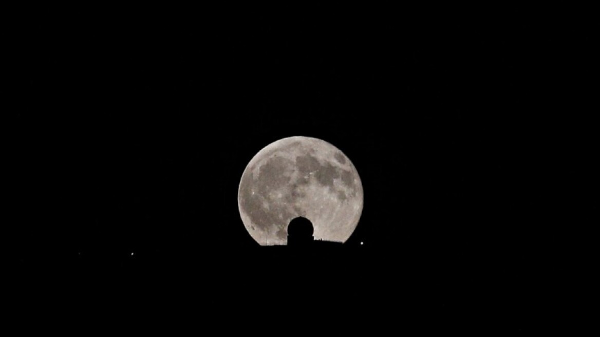 Don’t miss the Supermoon on November 14 (video-photos)