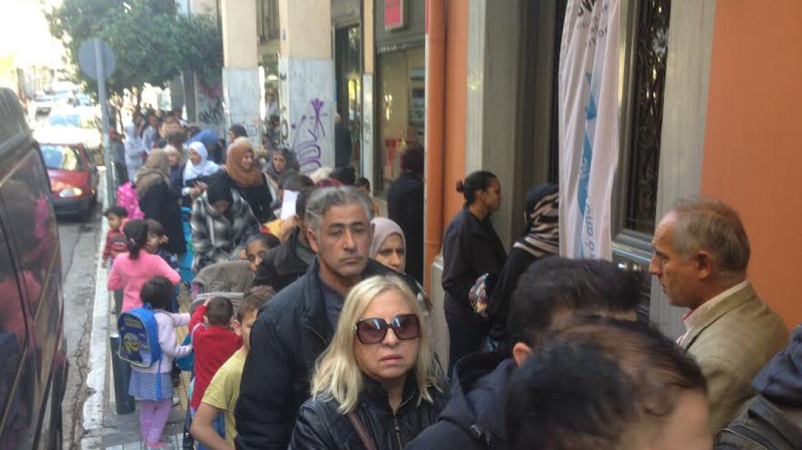 Απίστευτες εικόνες για μια γκοφρέτα στο κέντρο της Αθήνας