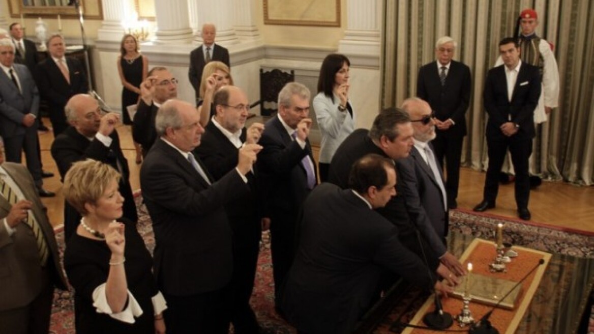 Το internet θυμίζει στον Τσίπρα ότι η Ισπανία έχει μόλις 13 υπουργούς