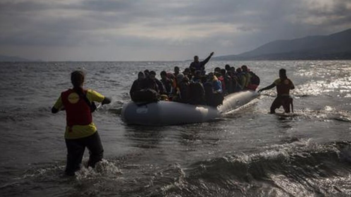 German interior ministry: ship fleeing refugees to Africa