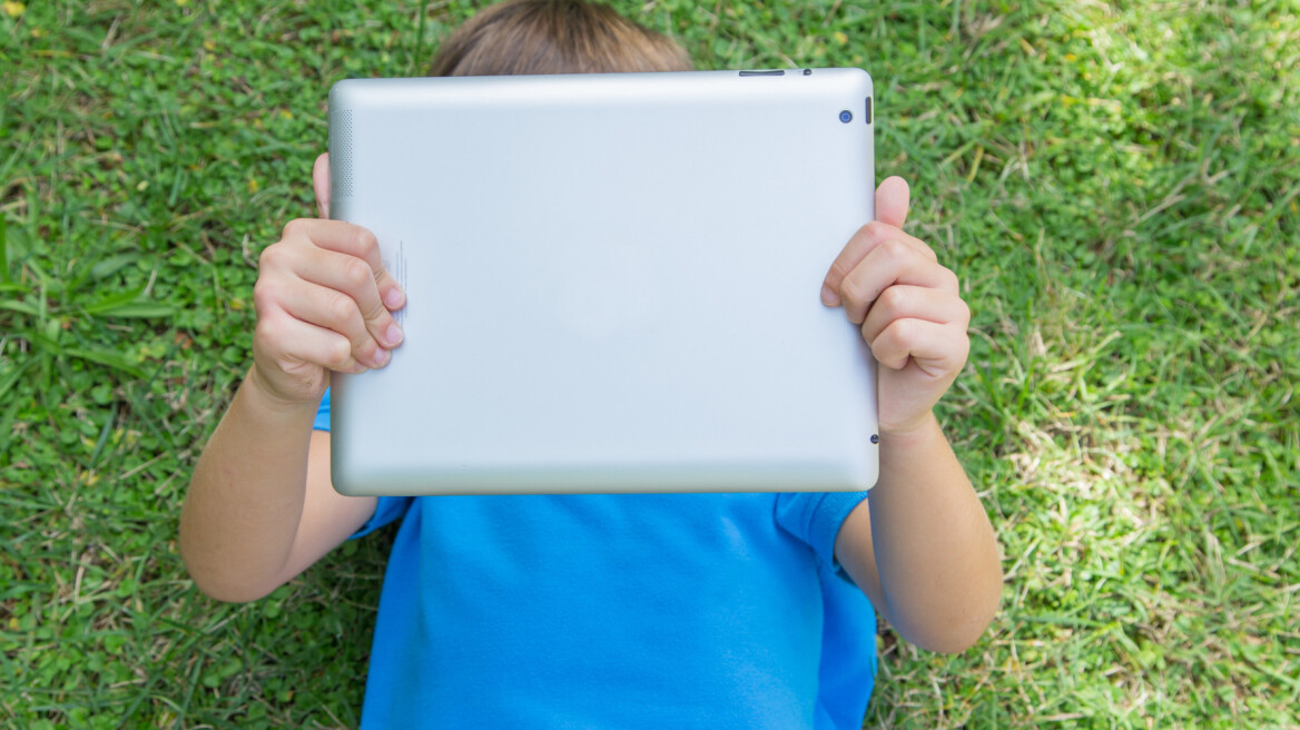 Ακτινοβολία στο σπίτι: Τι ισχύει με Wi-Fi, κινητά και ασύρματα