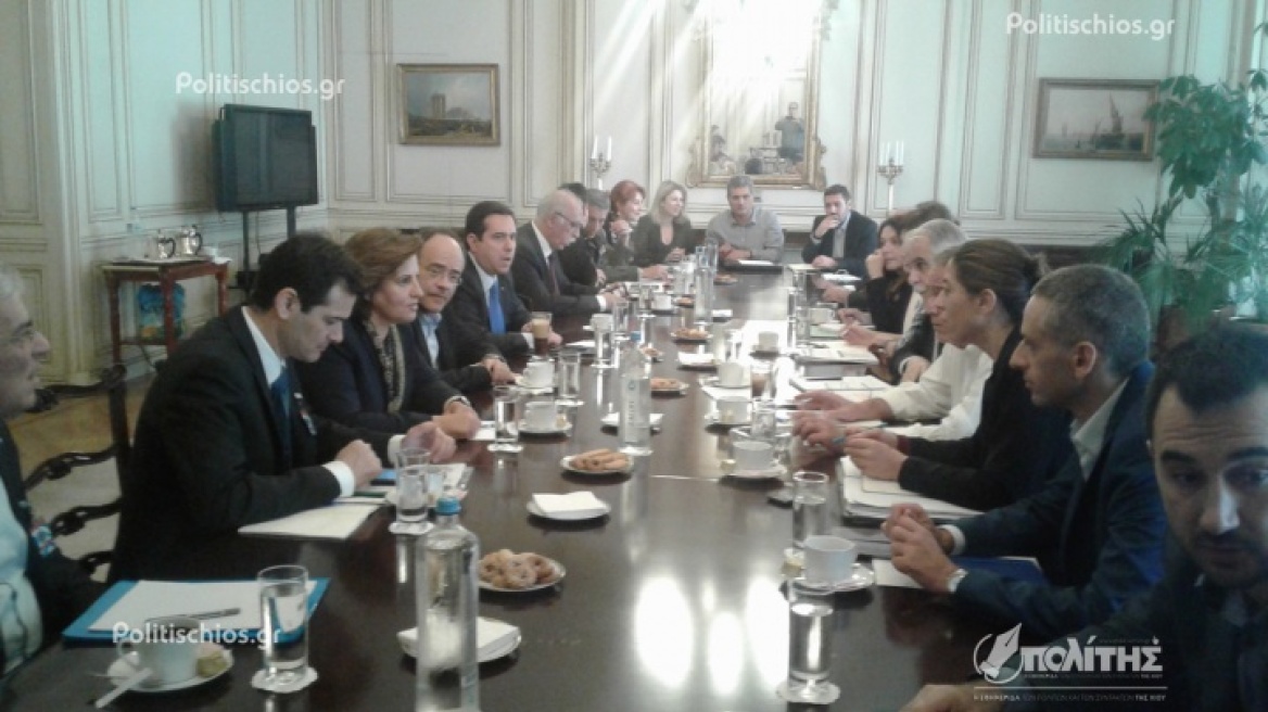 Χίος: Ένταση στη σύσκεψη για το προσφυγικό - Χωρίς πρόταση η κυβέρνηση