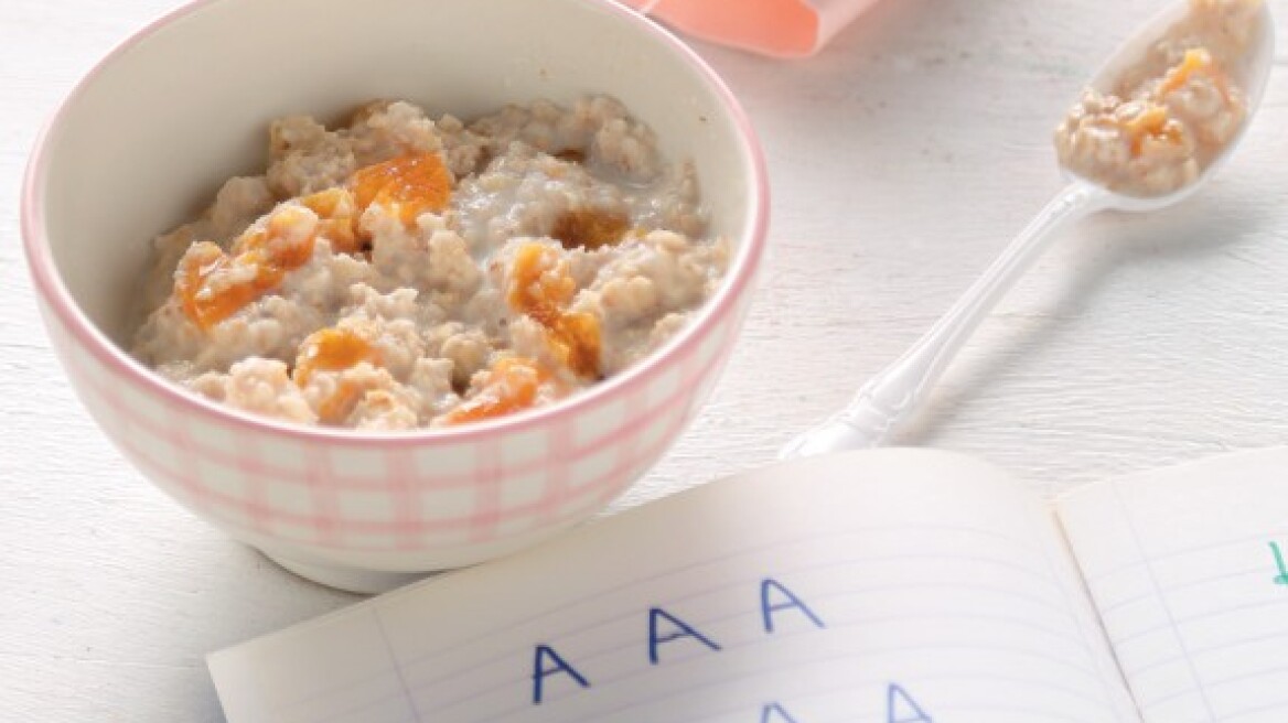 Breakfast apricot & apple oatmeal