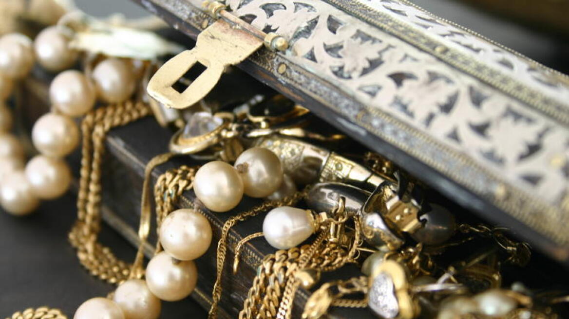 Λάρισα: Ανήλικος πούλησε τα κοσμήματα της μητέρας του!