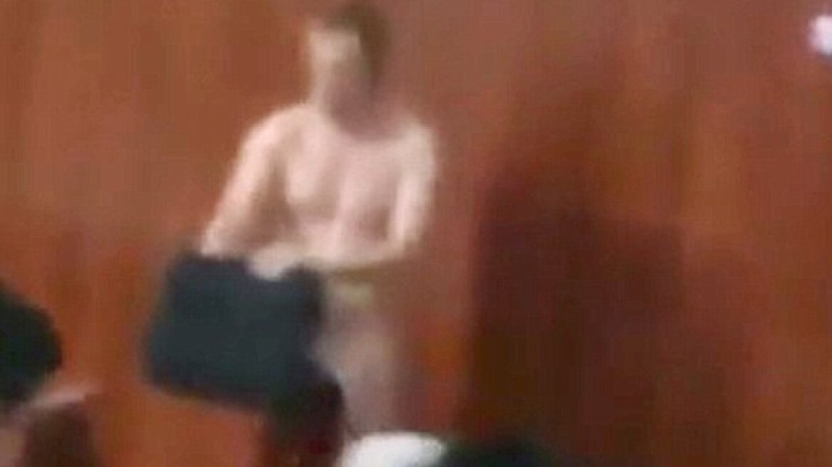 Βίντεο: Καθηγητής έκανε... στριπτίζ στο μάθημα της ανατομίας