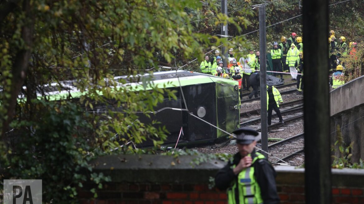 Βρετανία: Πέντε νεκροί από την ανατροπή τραμ στο Λονδίνο