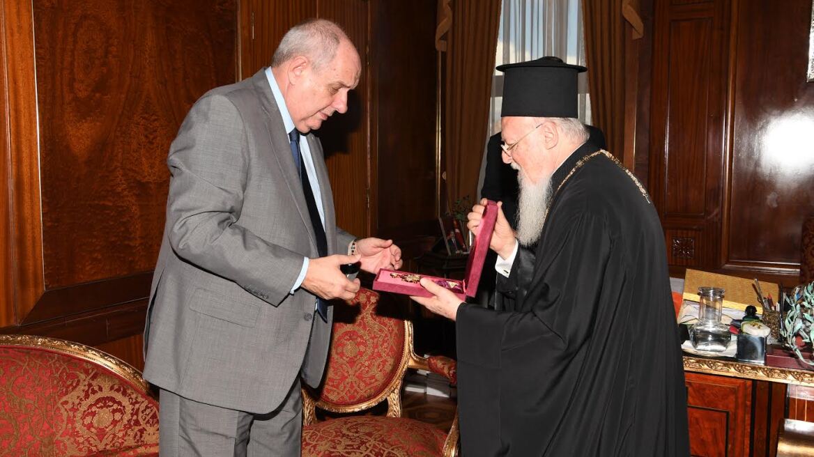 Στο Φανάρι ο Τέρενς Κουίκ