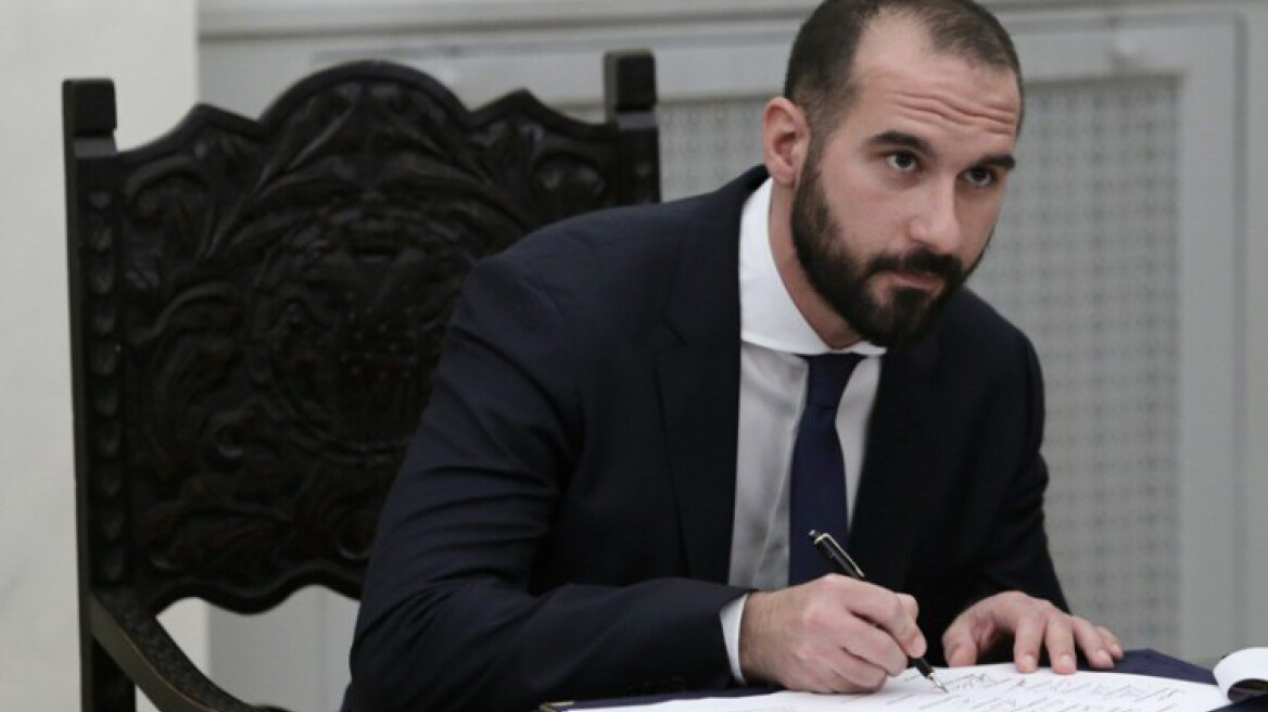 Καταδικάζει η κυβέρνηση την επίθεση στη γαλλική πρεσβεία 