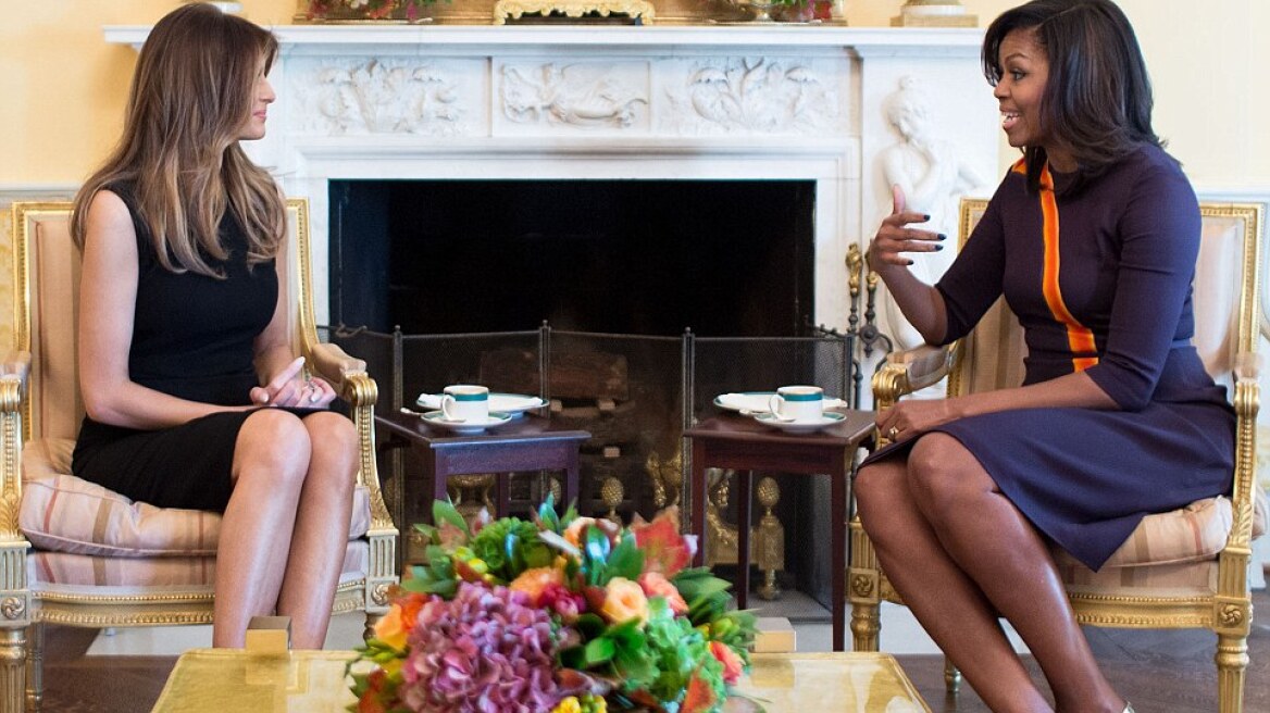 Φωτογραφίες: Με τσάι το πρώτο τετ-α-τετ της Μελάνια Τραμπ με την Μισέλ Ομπάμα