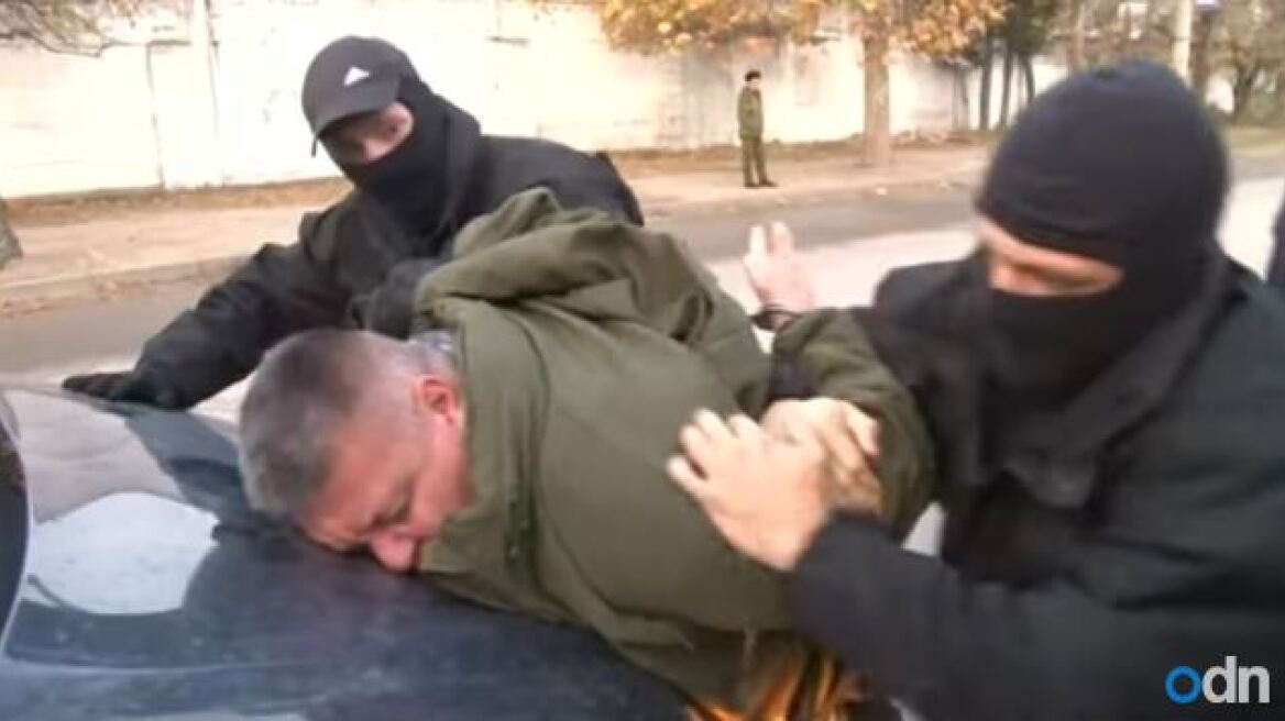 Βίντεο: Ουκρανοί σαμποτέρ συλλαμβάνονται από Ρώσους στην Κριμαία