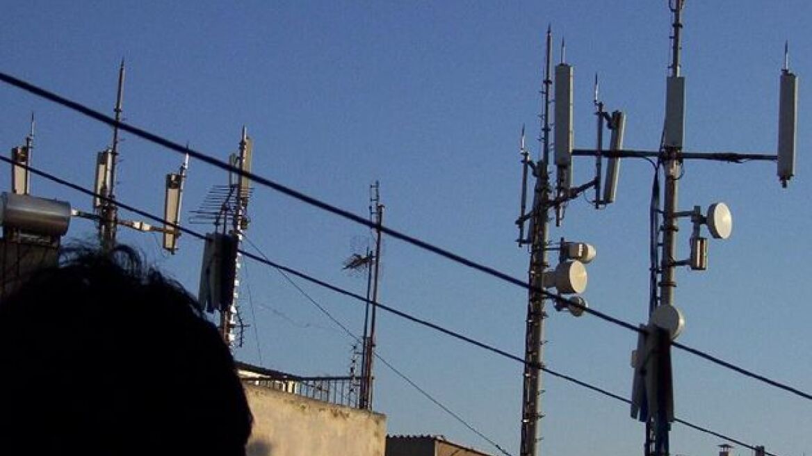 Βόλος: Επεισόδια και τραυματισμοί για μια κεραία κινητής τηλεφωνίας