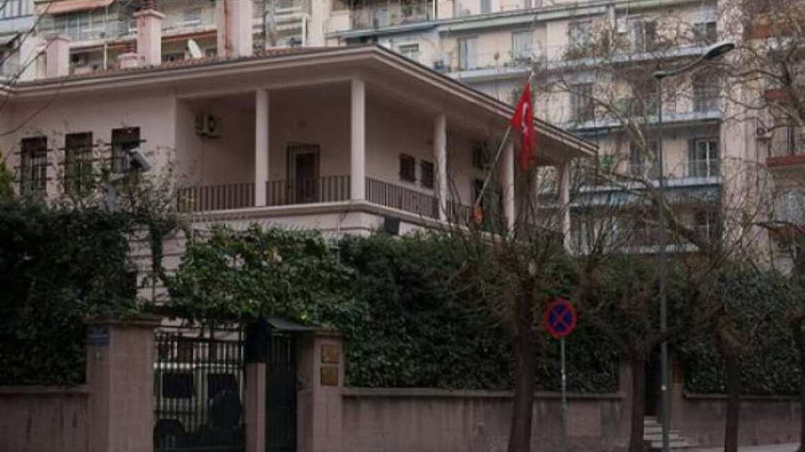 Θεσσαλονίκη: Απεργία πείνας Κυπρίων φοιτητών απέναντι από το τουρκικό προξενείο