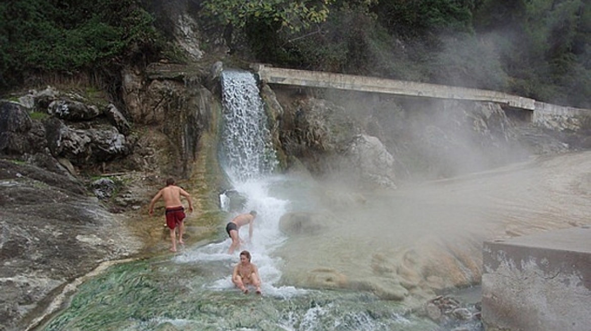 Άγριο ξύλο στα λουτρά των Θερμοπυλών