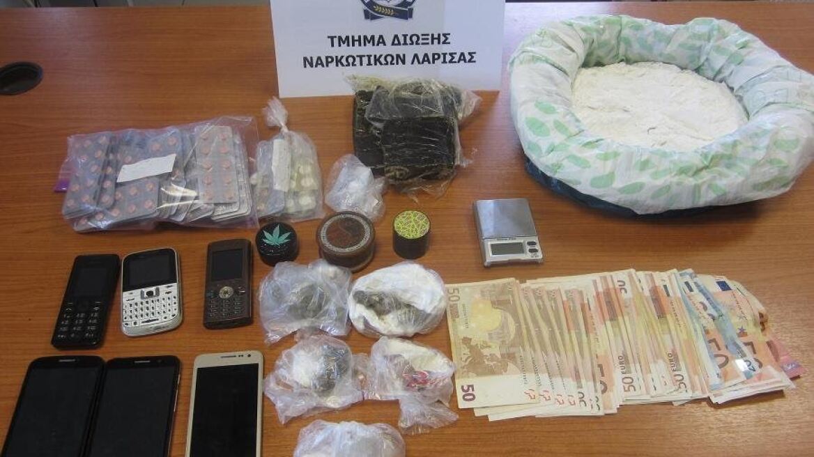 Εκρυβε δυο κιλά κοκαΐνης στο πατρικό του στη Λάρισα 
