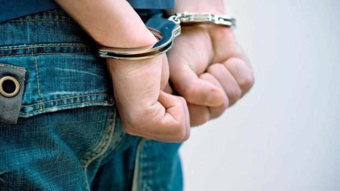 Ανήλικοι «έγδυσαν» δημόσια υπηρεσία στη Λέσβο