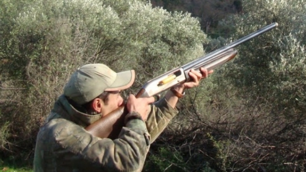 Δύο κυνηγοί κατήγγειλαν κλοπή των όπλων τους και συνελήφθησαν γιατί τα είχαν ανασφάλιστα!