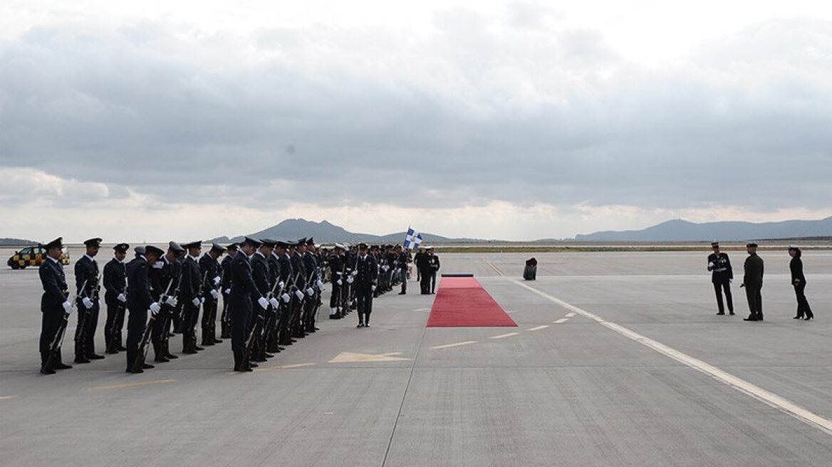 Live: US President Barack Obama lands in Athens (videos)