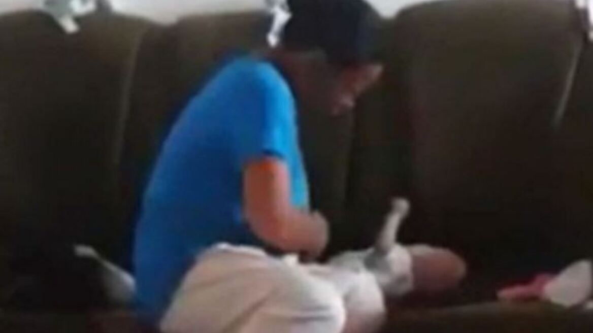 Βίντεο-σοκ: Μητέρα χτυπάει 42(!) φορές το παιδί της επειδή δεν σταματάει να κλαίει