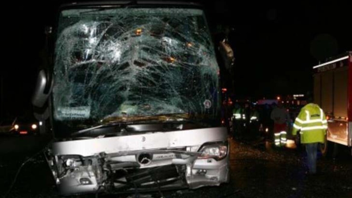 Σοβαρό τροχαίο στα Τέμπη: Λεωφορείο συγκρούστηκε με ΙΧ 