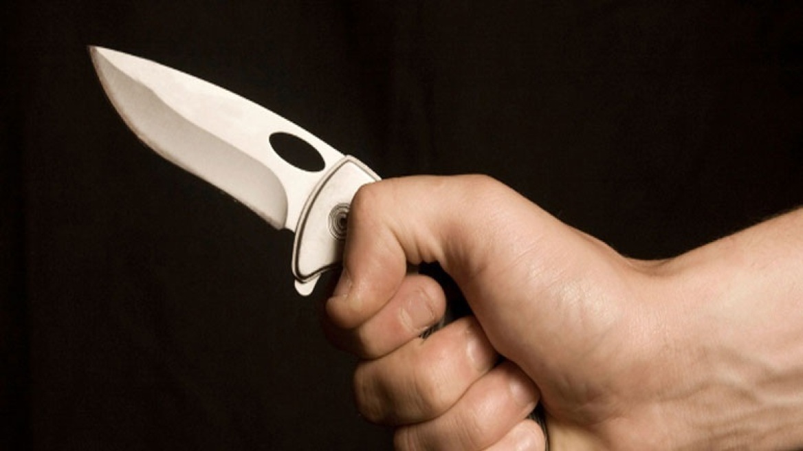 Ηράκλειο: Έβγαλε μαχαίρι γιατί δεν του έδωσαν καπνό... δωρεάν!