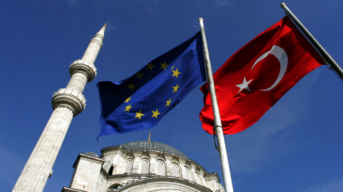 Κομισιόν: Εκκρεμούν επτά προαπαιτούμενα για τις τουρκικές βίζες