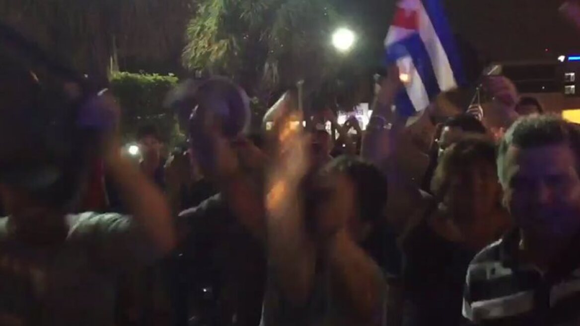 Hundreds of Cubans celebrate Fidel Castro’s death (videos)