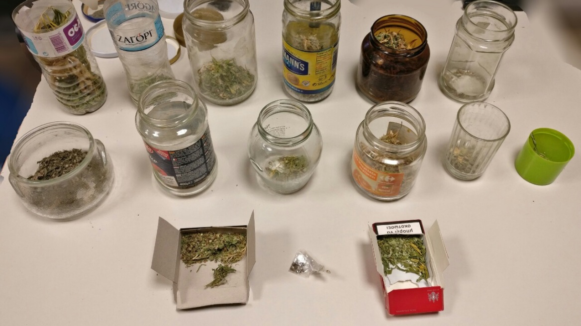 Κοζάνη: Έκρυβε χασίς ακόμη και στα… ποτήρια της κουζίνας!