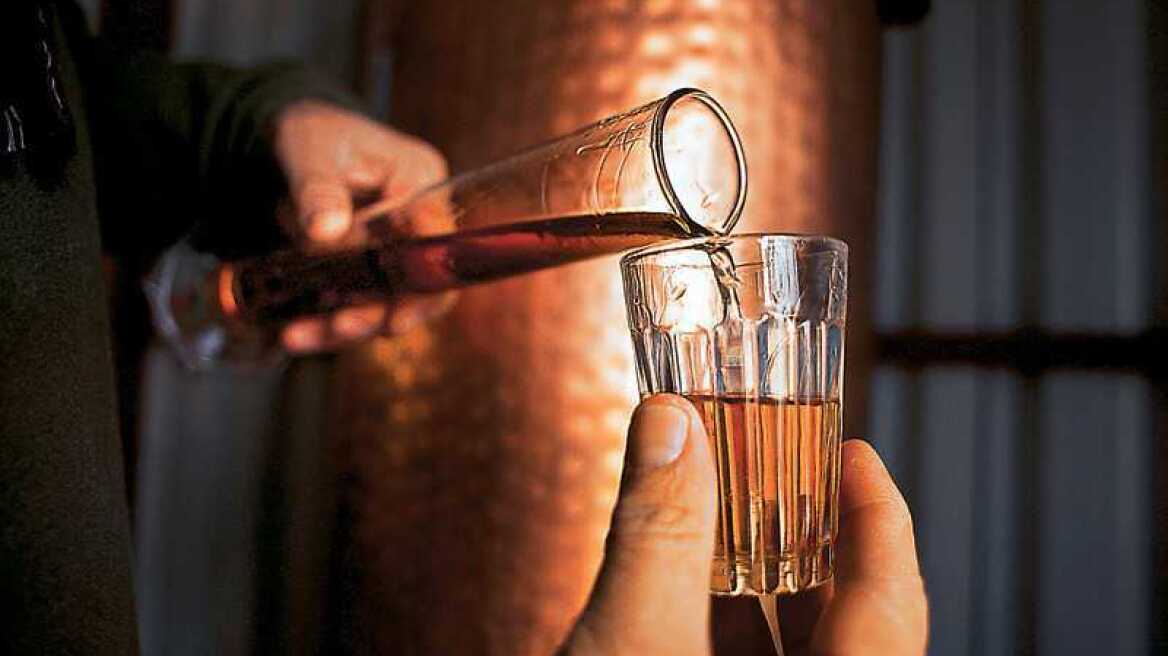 Λουκέτο σε παράνομο αποστακτήριο στο Καματερό