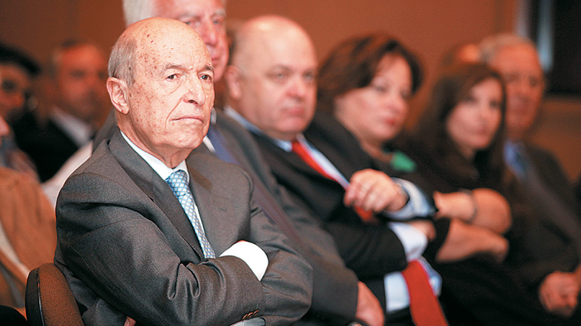 Το νέο βιβλίο του Κώστα Σημίτη: Πώς το μνημόνιο έγινε μόνιμη επιτροπεία