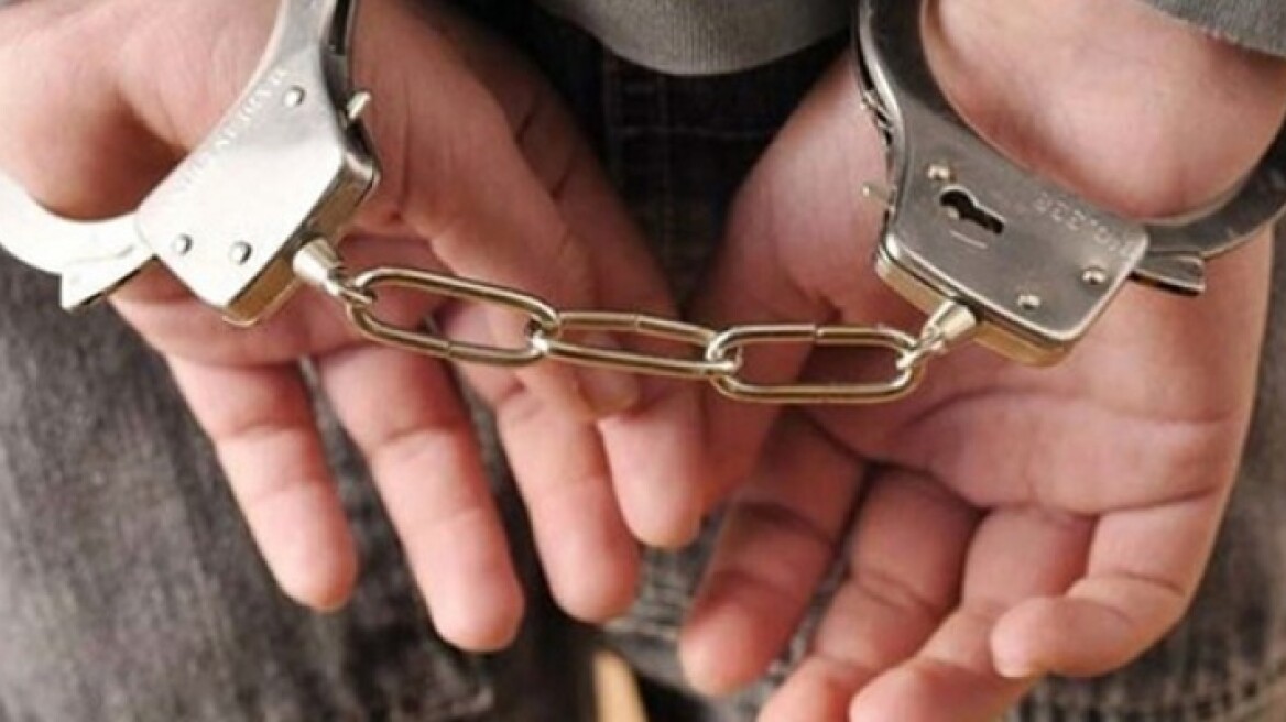 Μαζί με την ηλικιωμένη μητέρα του μετέφερε χασίς!