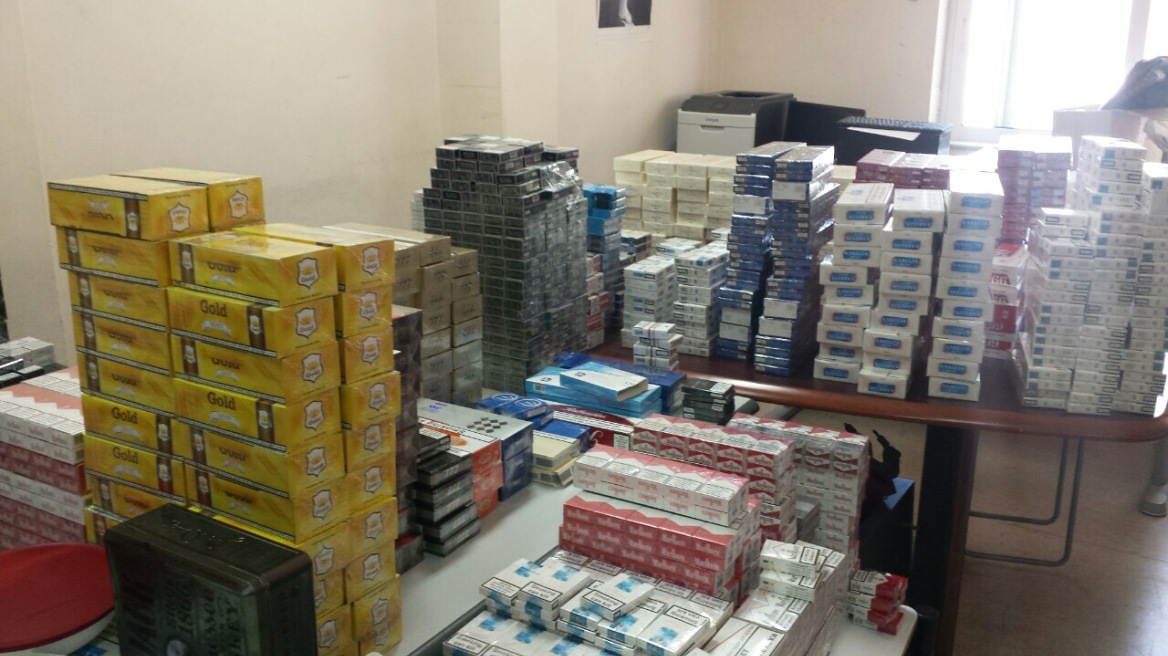 Άγρια πίτμπουλ φυλούσαν τα λαθραία τσιγάρα